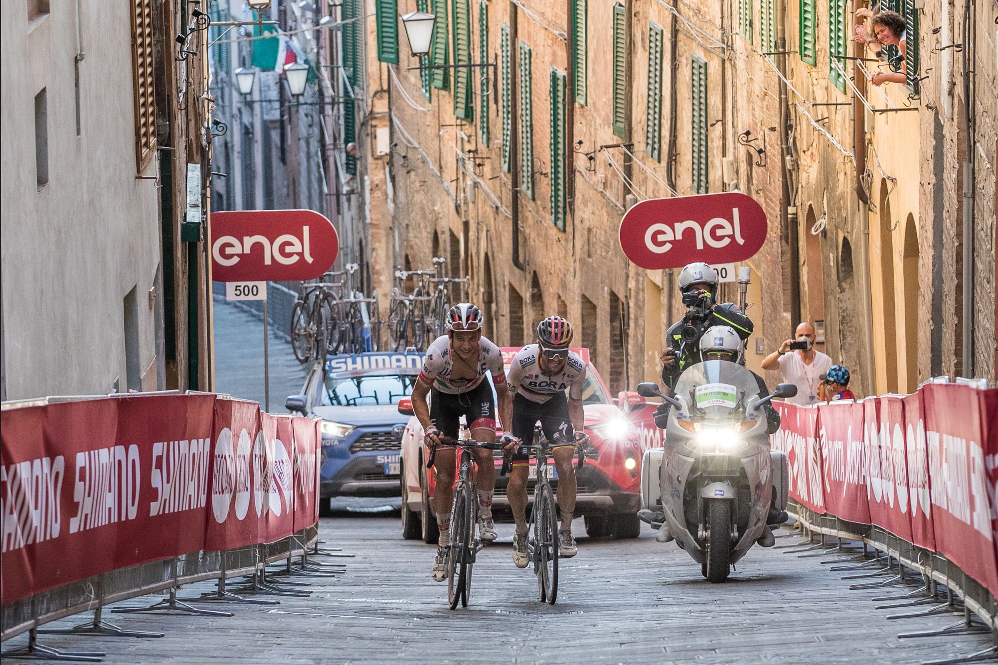 Schachmann (Bora-Hansgrohe) op weg naar Piazza del Campo