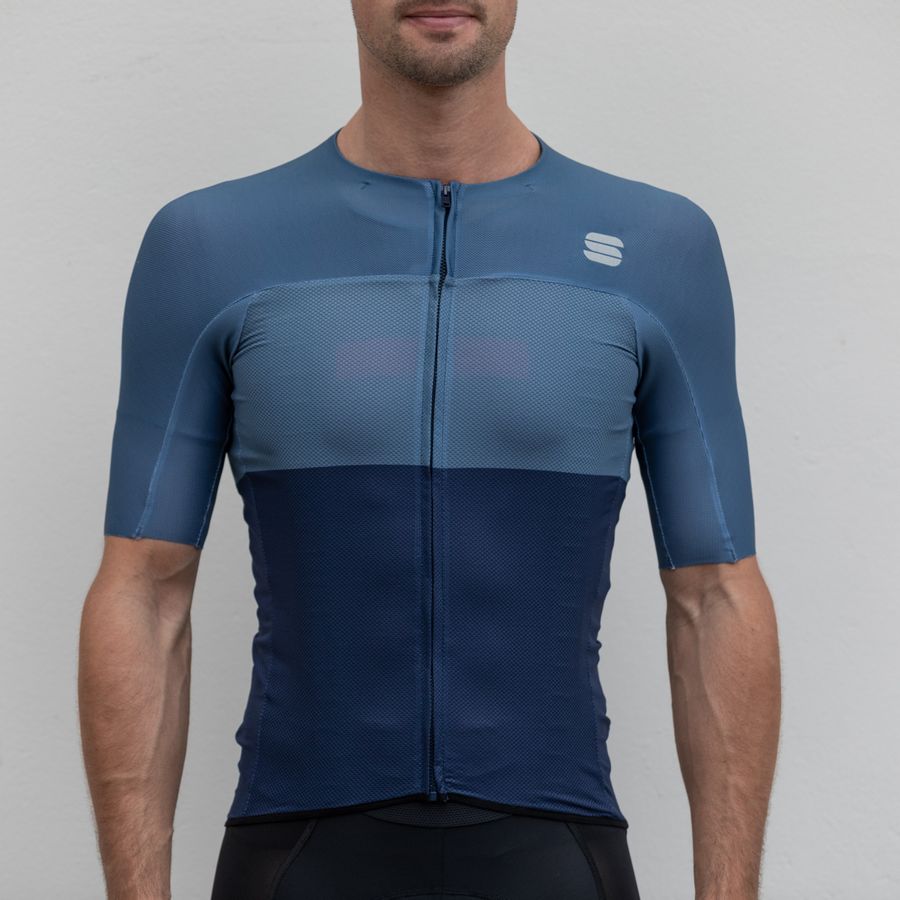 Impressie afbeelding 1 van BODYFIT PRO LIGHT JERSEY Impressie afbeelding 1 van BODYFIT PRO LIGHT JERSEY