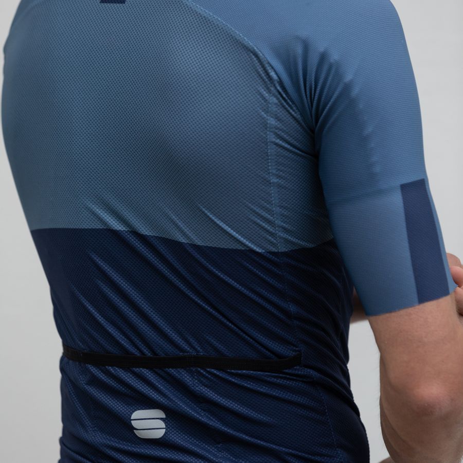 Impressie afbeelding 6 van BODYFIT PRO LIGHT JERSEY Impressie afbeelding 6 van BODYFIT PRO LIGHT JERSEY
