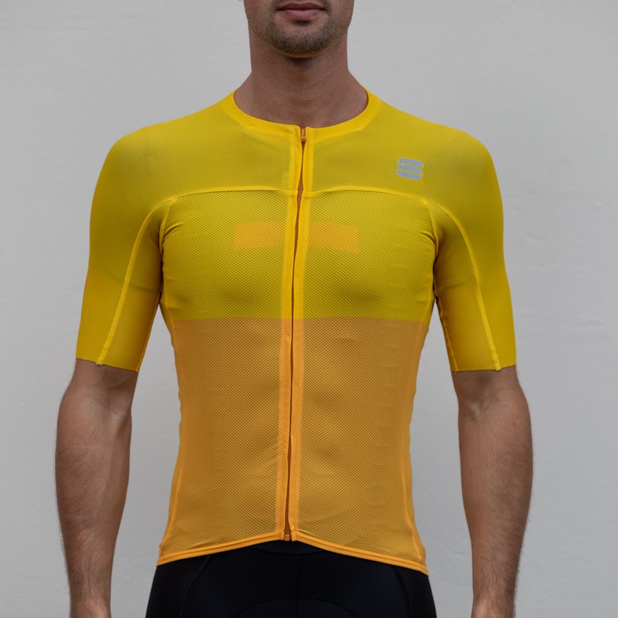 Impressie afbeelding 1 van BODYFIT PRO LIGHT JERSEY Impressie afbeelding 1 van BODYFIT PRO LIGHT JERSEY