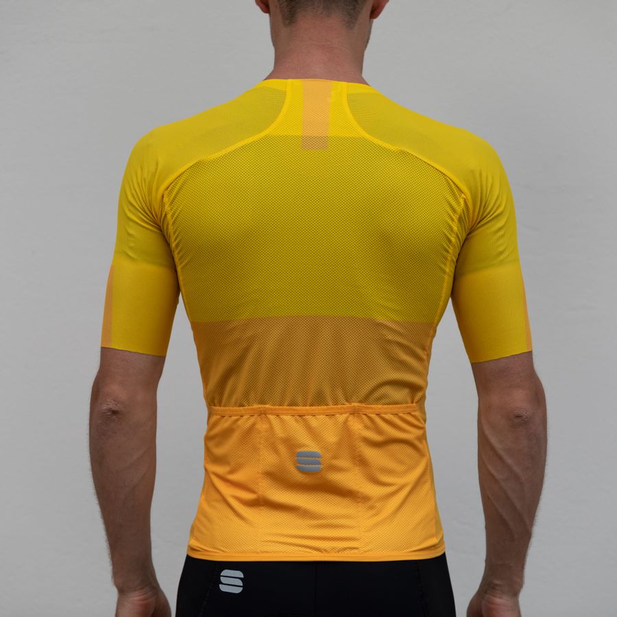 Impressie afbeelding 2 van BODYFIT PRO LIGHT JERSEY Impressie afbeelding 2 van BODYFIT PRO LIGHT JERSEY