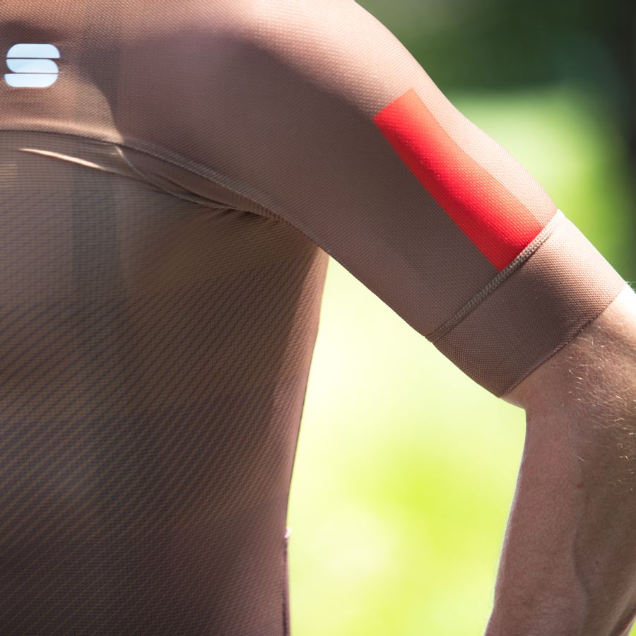 Impressie afbeelding 4 van BODYFIT PRO EVO JERSEY Impressie afbeelding 4 van BODYFIT PRO EVO JERSEY