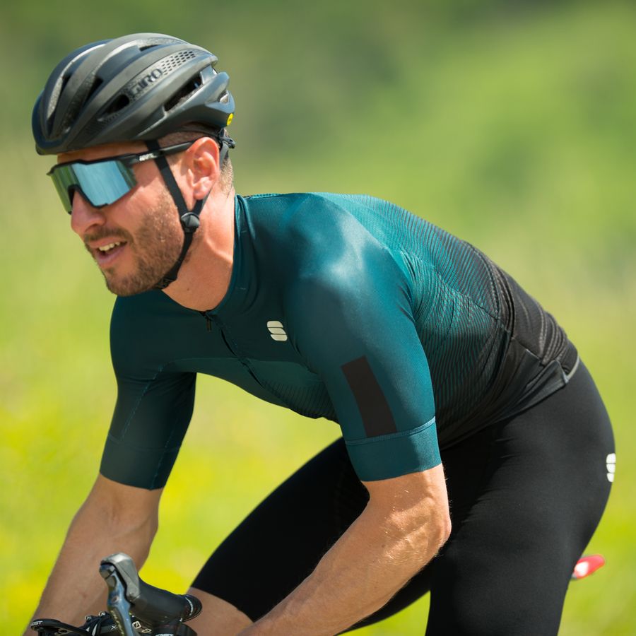 Impressie afbeelding 2 van BODYFIT PRO EVO JERSEY Impressie afbeelding 2 van BODYFIT PRO EVO JERSEY