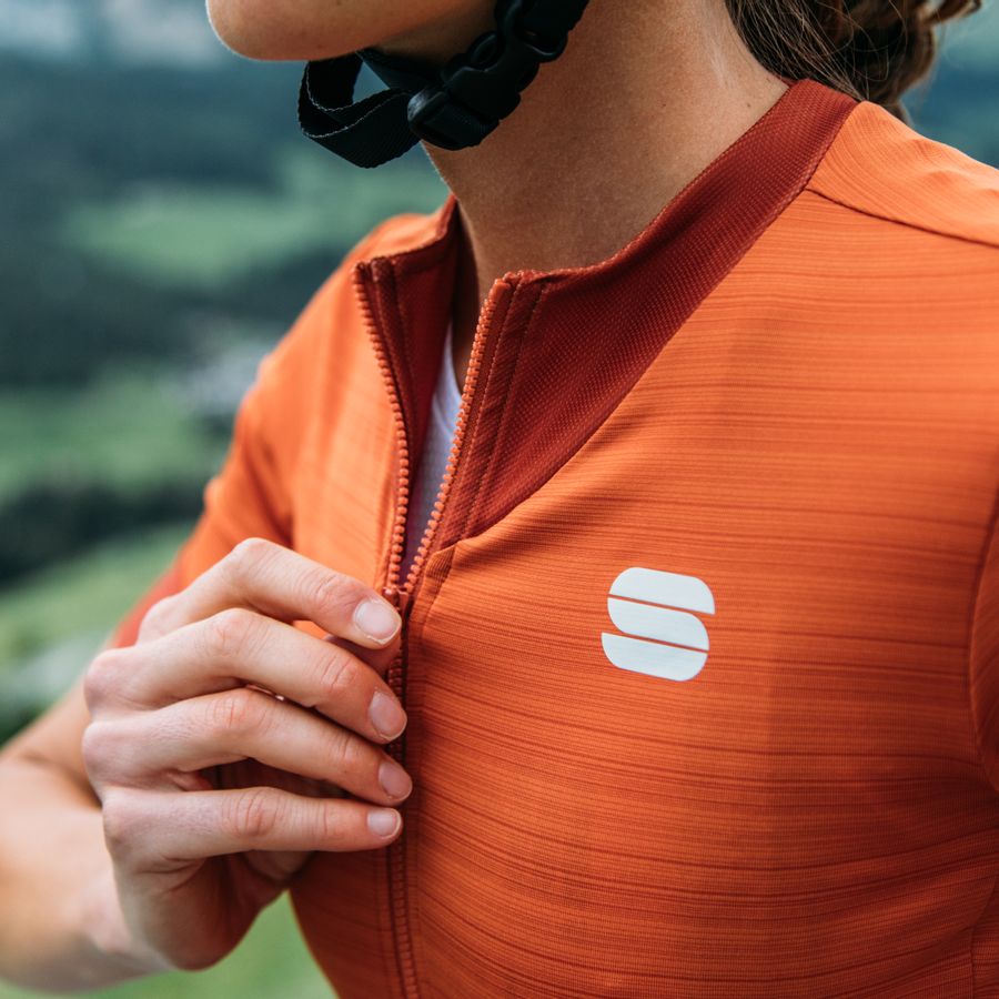Impressie afbeelding 2 van KELLY W SHORT SLEEVE JERSEY Impressie afbeelding 2 van KELLY W SHORT SLEEVE JERSEY