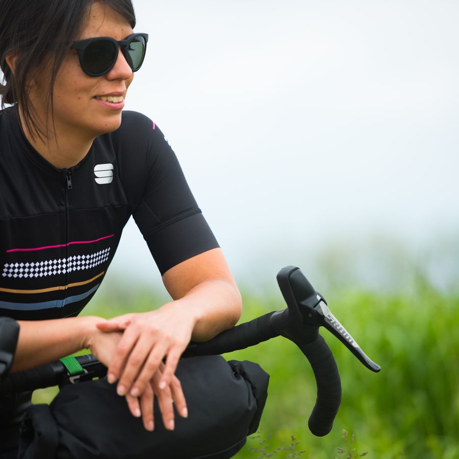 Impressie afbeelding 2 van DIVA W SHORT SLEEVE JERSEY Impressie afbeelding 2 van DIVA W SHORT SLEEVE JERSEY