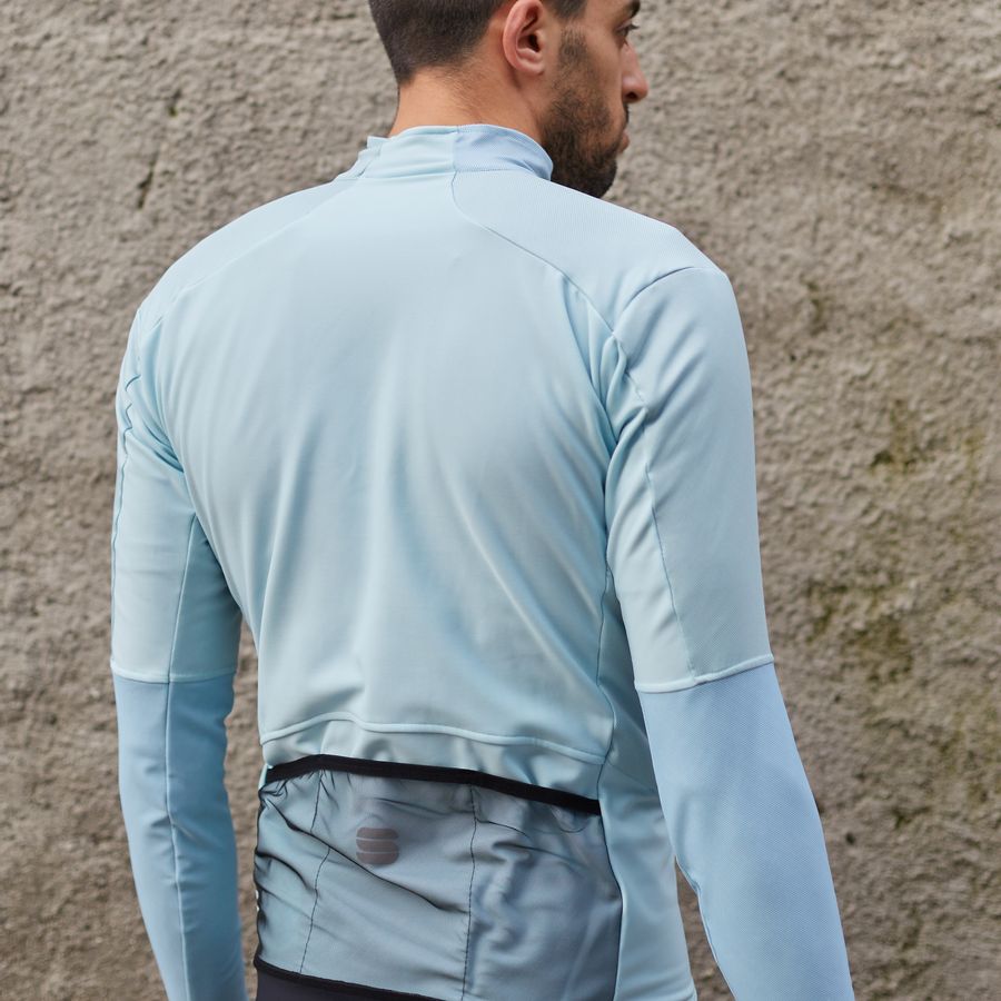 Impressie afbeelding 2 van BODYFIT PRO JACKET Impressie afbeelding 2 van BODYFIT PRO JACKET