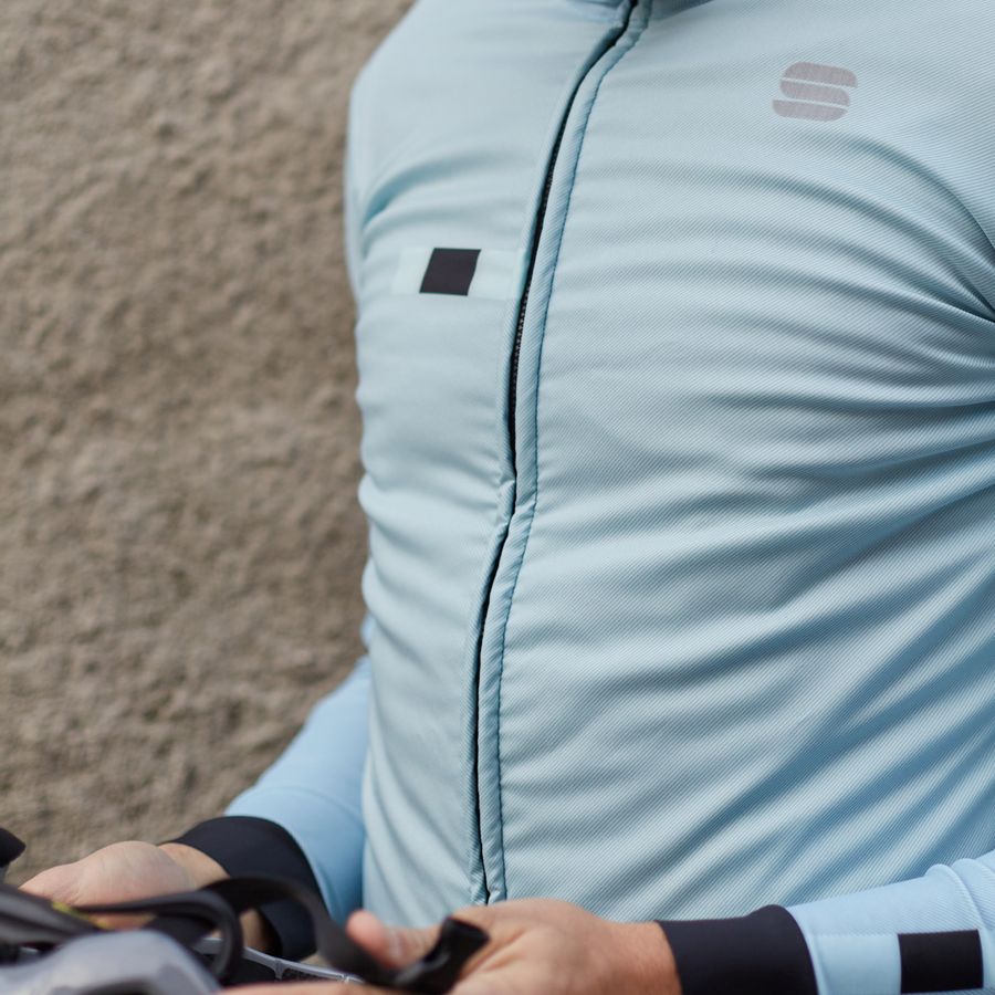 Impressie afbeelding 3 van BODYFIT PRO JACKET Impressie afbeelding 3 van BODYFIT PRO JACKET