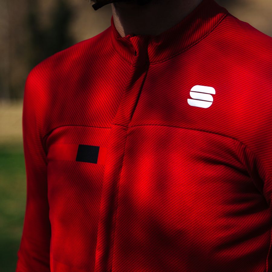 Impressie afbeelding 2 van BODYFIT PRO THERMAL JERSEY Impressie afbeelding 2 van BODYFIT PRO THERMAL JERSEY