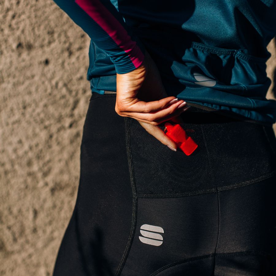 Impressie afbeelding 4 van BODYFIT PRO W THERMAL BIBSHORT Impressie afbeelding 4 van BODYFIT PRO W THERMAL BIBSHORT