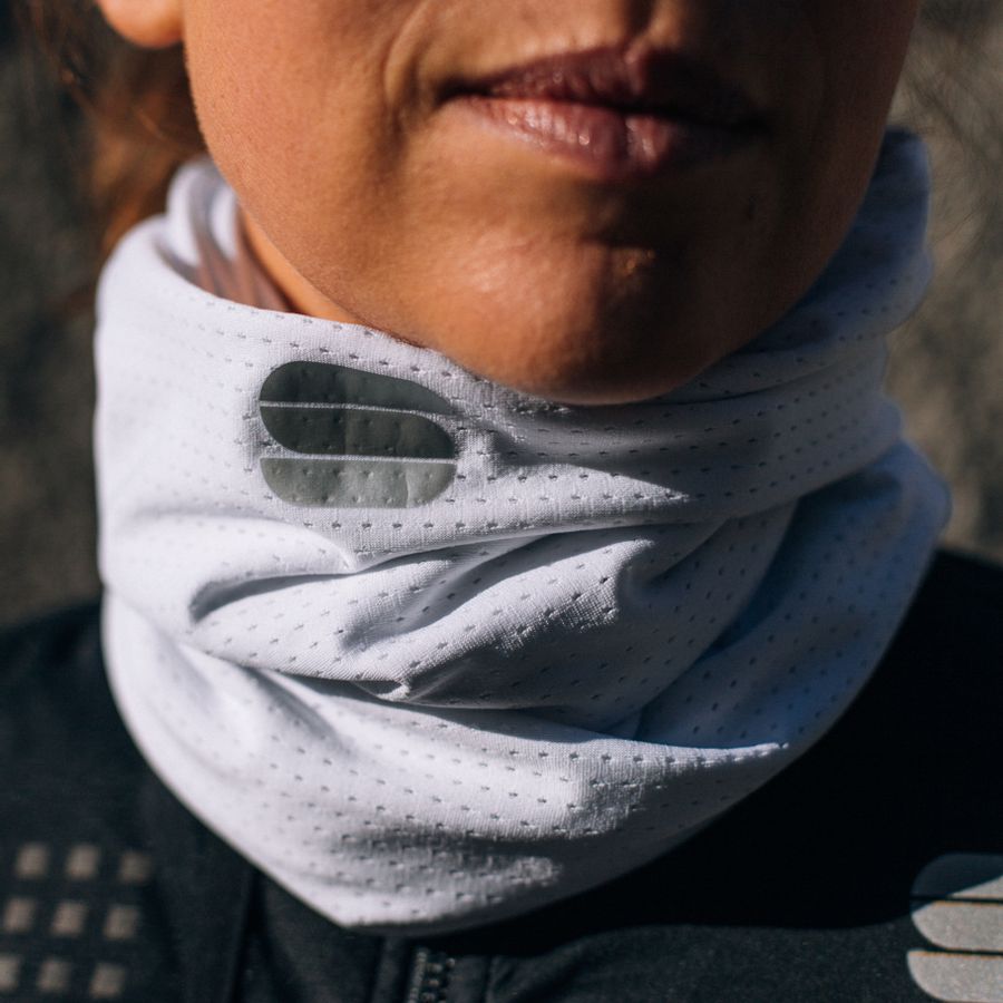Impressie afbeelding 3 van WOMAN NECK WARMER Impressie afbeelding 3 van WOMAN NECK WARMER