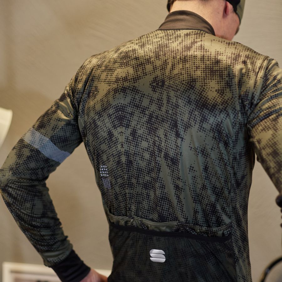 Impressie afbeelding 4 van ESCAPE SUPERGIARA THERMAL JERSEY Impressie afbeelding 4 van ESCAPE SUPERGIARA THERMAL JERSEY