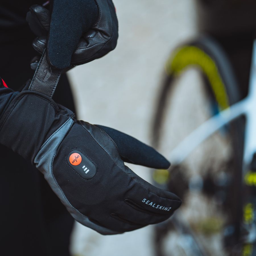 Impressie afbeelding 1 van Waterproof Heated Cycle Glove Impressie afbeelding 1 van Waterproof Heated Cycle Glove
