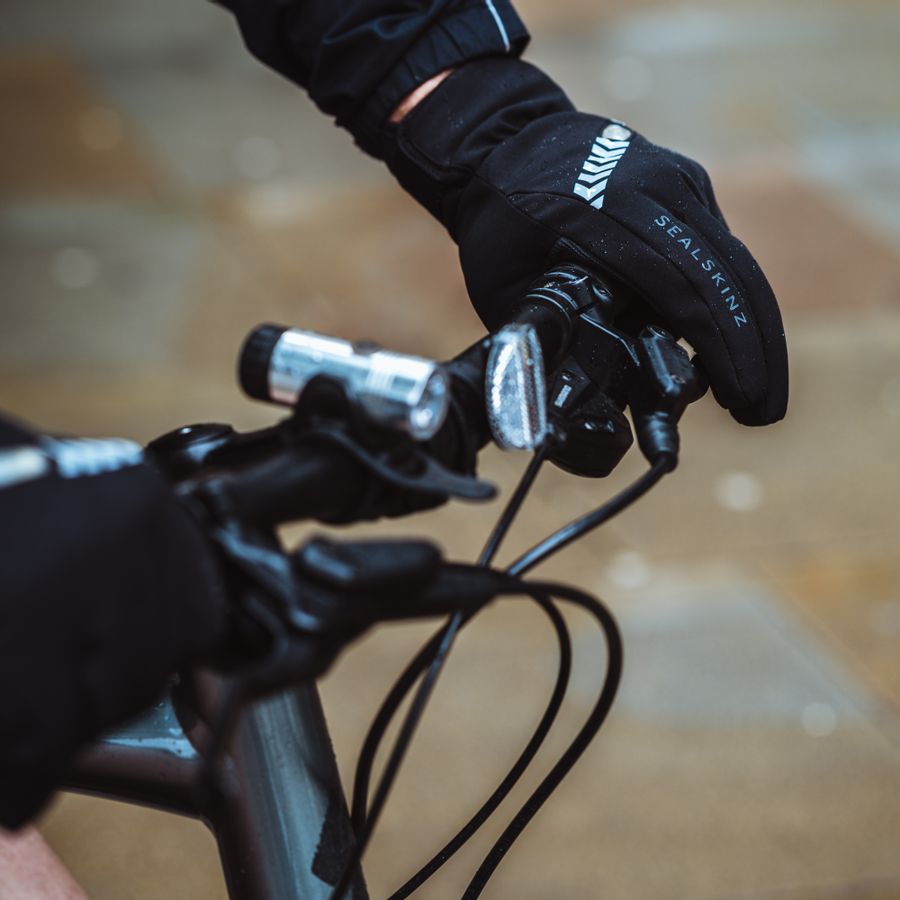 Impressie afbeelding 3 van Waterproof All Weather LED Cycle Glove Impressie afbeelding 3 van Waterproof All Weather LED Cycle Glove