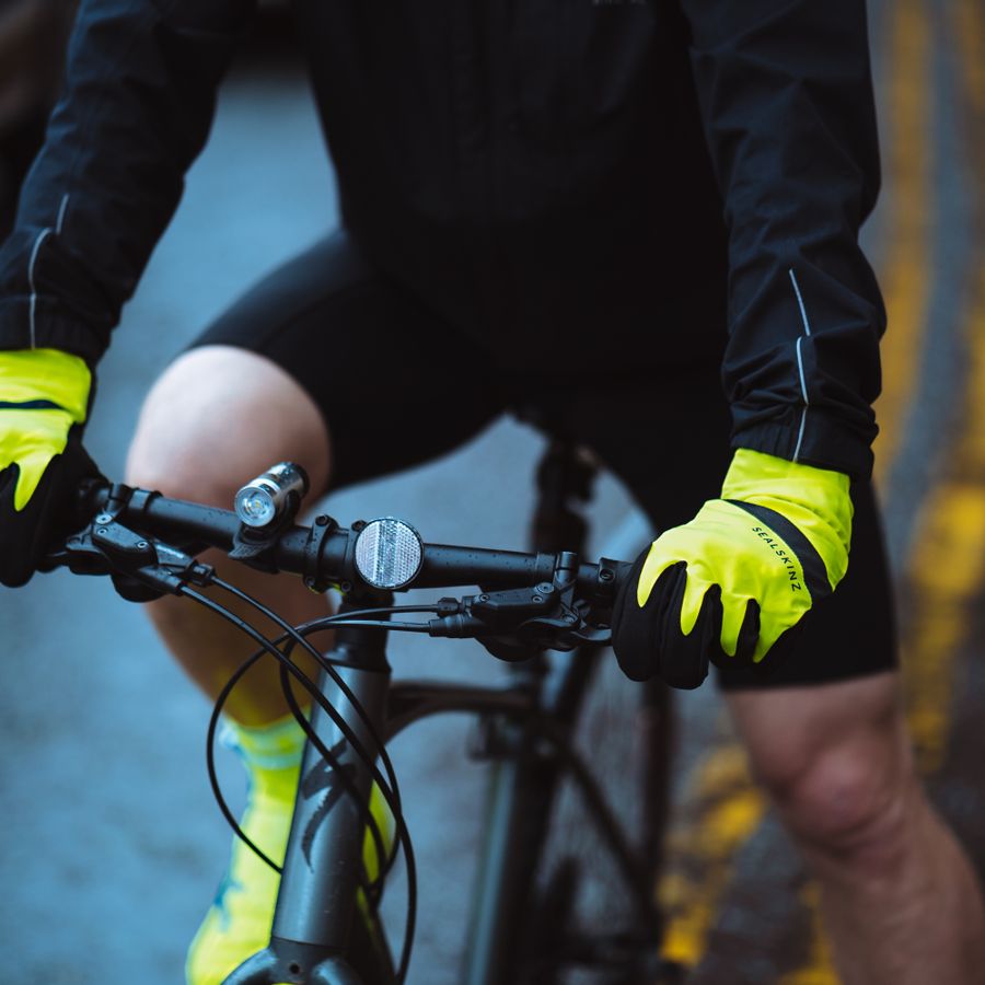 Impressie afbeelding 2 van Waterproof All Weather Cycle Glove Impressie afbeelding 2 van Waterproof All Weather Cycle Glove