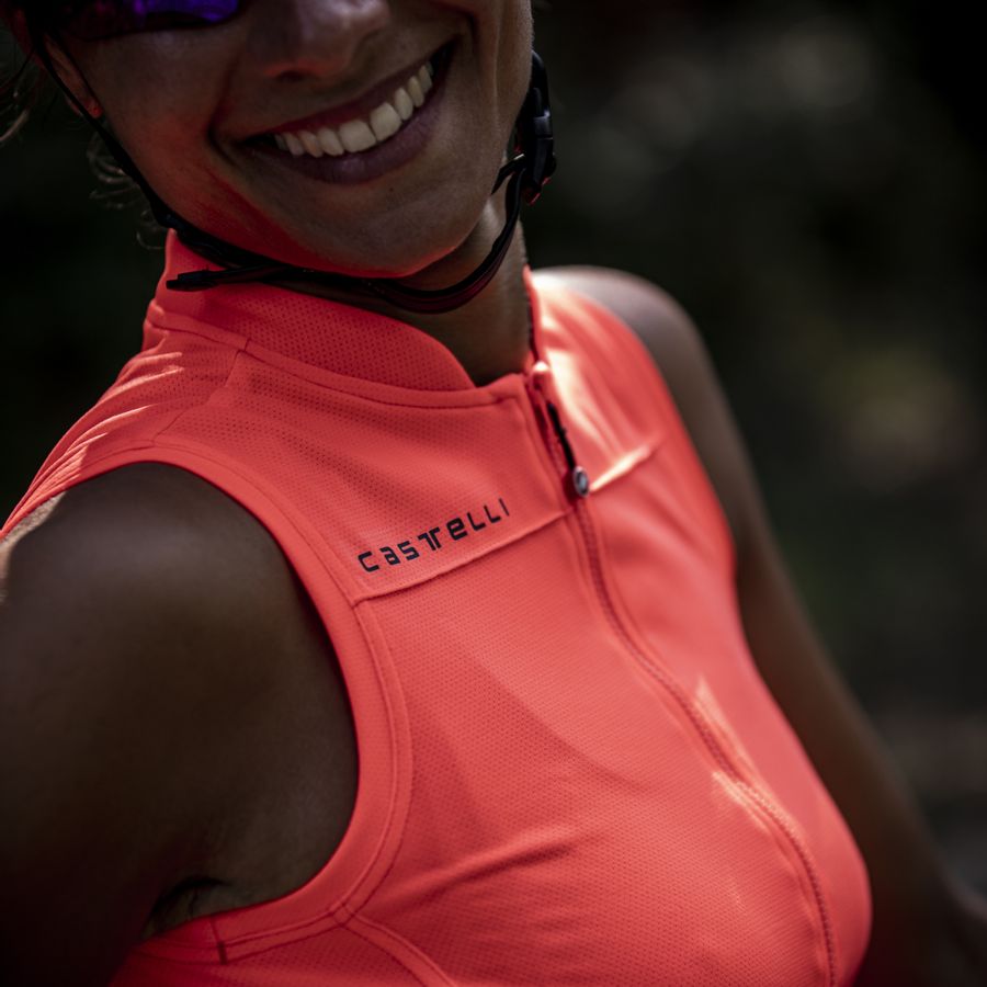 Impressie afbeelding 4 van ANIMA 3 SLEEVELESS Impressie afbeelding 4 van ANIMA 3 SLEEVELESS
