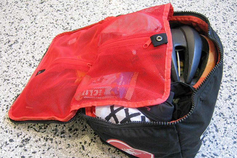 Impressie afbeelding 1 van RACE RAIN BAG Impressie afbeelding 1 van RACE RAIN BAG